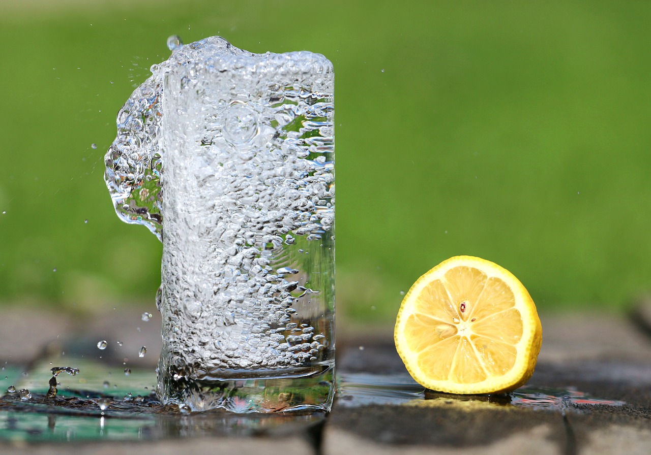 Is Drinking Lemon Water Bad For Your Stomach